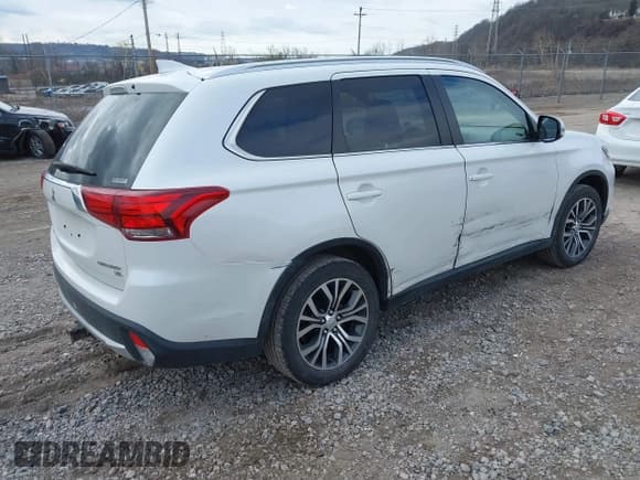 ✅ 2018 Mitsubishi Outlander ES • VIN: JA4AZ3A30JZ012449 • Lot: 41883552. Listed on IAAI with 84,453 mi. Free auction sales archive from the USA and detailed vehicle history report at DreamBid. Image 4.