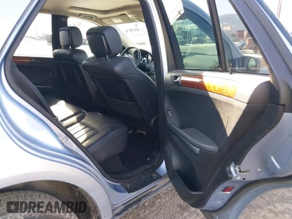 ✅ 2007 Mercedes-Benz M 320 CDI • VIN: 4JGBB22E17A211716 • Lot: 41659224. Wystawiony na IAAI z przebiegiem 150 766 mil. Bezpłatny archiwum sprzedaży aukcyjnych z USA i szczegółowy raport historii pojazdu na DreamBid. Zdjęcie 8.