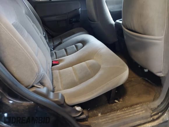 ✅ 2005 Ford Explorer XLT • VIN: 1FMZU63K95UA49964 • Lot: 42436681. Wystawiony na IAAI z przebiegiem 240 704 mil. Bezpłatny archiwum sprzedaży aukcyjnych z USA i szczegółowy raport historii pojazdu na DreamBid. Zdjęcie 8.