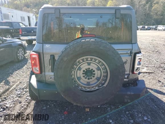 ✅ 2022 Ford Bronco • VIN: 1FMDE5AH5NLB19801 • Lot: 58941495. Wystawiony na Copart z przebiegiem 7 759 mil. Bezpłatny archiwum sprzedaży aukcyjnych z USA i szczegółowy raport historii pojazdu na DreamBid. Zdjęcie 6.