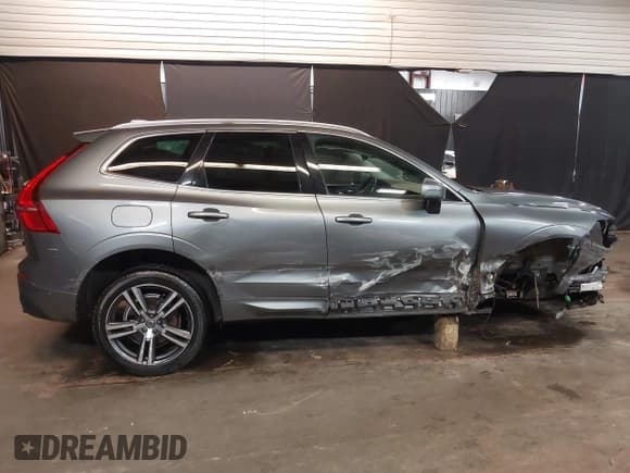 ✅ 2019 Volvo XC60 Momentum • VIN: LYVA22RK4KB229432 • Lot: 42419336. Wystawiony na IAAI z przebiegiem 67 179 mil. Bezpłatny archiwum sprzedaży aukcyjnych z USA i szczegółowy raport historii pojazdu na DreamBid. Zdjęcie 6.