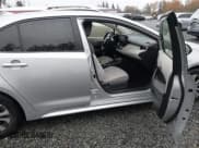 ✅ 2022 Toyota Corolla Hybrid LE • VIN: JTDEAMDE3NJ045628 • Lot: 43593704. Wystawiony na IAAI z przebiegiem 46 758 mil. Bezpłatny archiwum sprzedaży aukcyjnych z USA i szczegółowy raport historii pojazdu na DreamBid. Zdjęcie 5.