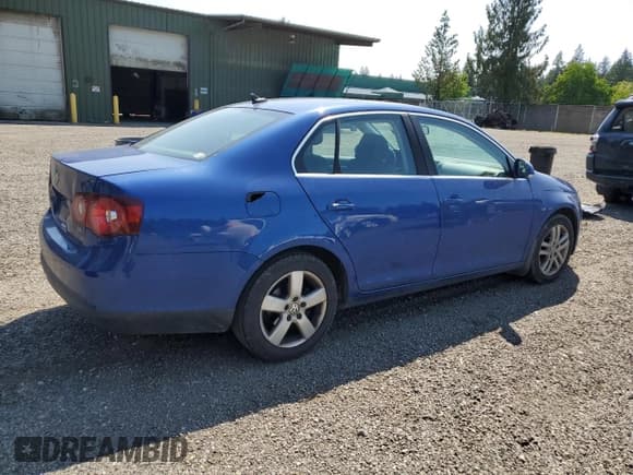 ✅ 2008 Volkswagen Jetta SE • VIN: 3VWRM71KX8M141684 • Lot: 59432375. Listed on Copart with 171,936 mi. Free auction sales archive from the USA and detailed vehicle history report at DreamBid. Image 3.