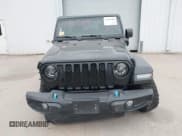 ✅ 2023 Jeep Wrangler • VIN: 1C4JJXN6XPW685719 • Lot: 41915045. Wystawiony na IAAI z przebiegiem 15 147 mil. Bezpłatny archiwum sprzedaży aukcyjnych z USA i szczegółowy raport historii pojazdu na DreamBid. Zdjęcie 11.