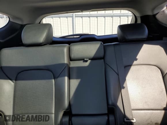 ✅ 2015 Hyundai Santa Fe Limited • VIN: 5XYZUDLA2FG258207 • Lot: 68584043. Listed on Copart with 214,993 mi. Free auction sales archive from the USA and detailed vehicle history report at DreamBid. Image 10.