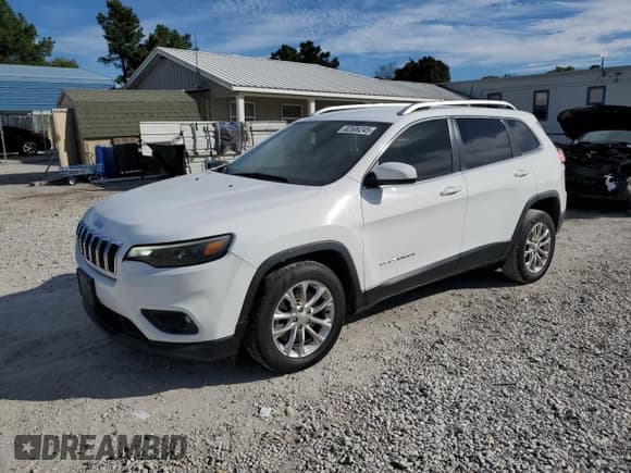 ✅ 2019 Jeep Cherokee Latitude • VIN: 1C4PJLCB4KD114329 • Lot: 82506245. Wystawiony na Copart z przebiegiem 139 623 mil. Bezpłatny archiwum sprzedaży aukcyjnych z USA i szczegółowy raport historii pojazdu na DreamBid. Zdjęcie 1.