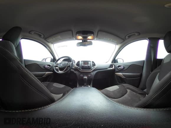 ✅ 2018 Jeep Cherokee Latitude • VIN: 1C4PJLCB6JD513998 • Lot: 42941760. Wystawiony na IAAI z przebiegiem 173 009 mil. Bezpłatny archiwum sprzedaży aukcyjnych z USA i szczegółowy raport historii pojazdu na DreamBid. Zdjęcie 18.