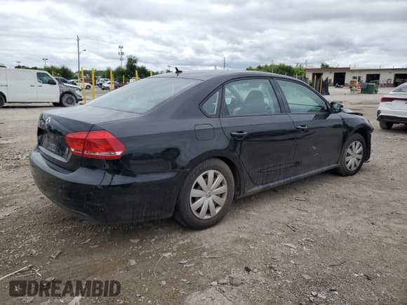 ✅ 2013 Volkswagen Passat S • VIN: 1VWAP7A34DC040049 • Lot: 69044995. Wystawiony na Copart z przebiegiem Nie podano. Bezpłatny archiwum sprzedaży aukcyjnych z USA i szczegółowy raport historii pojazdu na DreamBid. Zdjęcie 3.