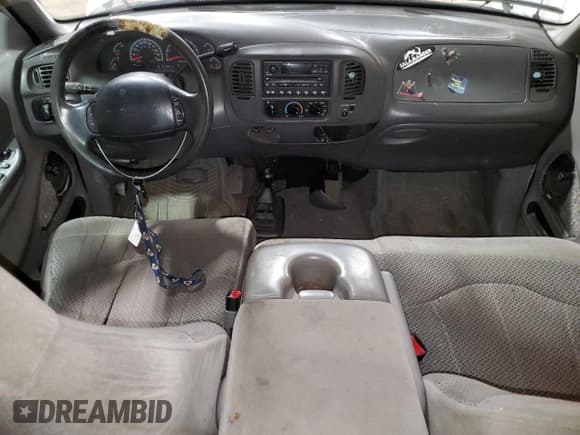 ✅ 2000 Ford F-150 XL • VIN: 2FTRX18L8YCA13686 • Lot: 85730055. Wystawiony na Copart z przebiegiem Nie podano. Bezpłatny archiwum sprzedaży aukcyjnych z USA i szczegółowy raport historii pojazdu na DreamBid. Zdjęcie 8.