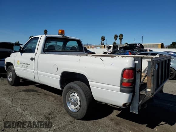 ✅ 2001 Dodge 2500 • VIN: 3B7KC26Z51M560578 • Lot: 91894035. Wystawiony na Copart z przebiegiem 106 834 mil. Bezpłatny archiwum sprzedaży aukcyjnych z USA i szczegółowy raport historii pojazdu na DreamBid. Zdjęcie 2.