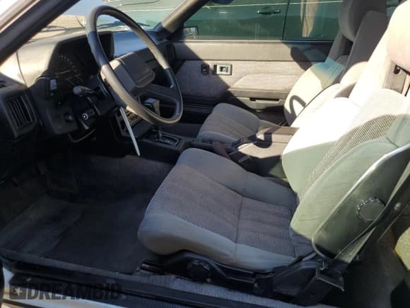 ✅ 1985 Toyota Celica GTS • VIN: JT5RA65K1F4055412 • Lot: 79221624. Wystawiony na Copart z przebiegiem 97 017 mil. Bezpłatny archiwum sprzedaży aukcyjnych z USA i szczegółowy raport historii pojazdu na DreamBid. Zdjęcie 7.