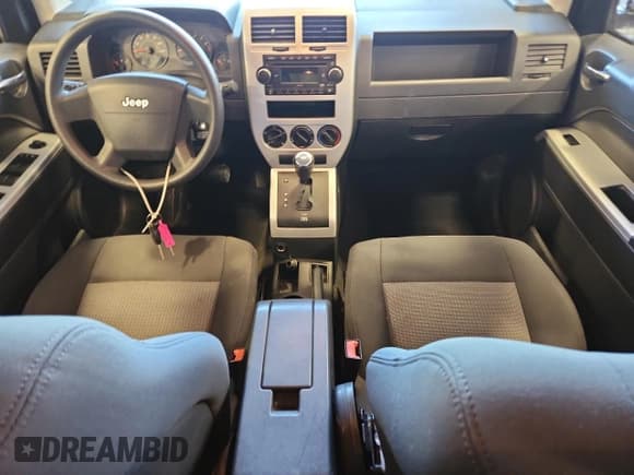 ✅ 2008 Jeep Compass Sport • VIN: 1J8FT47W28D705415 • Lot: 90346925. Listed on Copart with 129,817 mi. Free auction sales archive from the USA and detailed vehicle history report at DreamBid. Image 8.