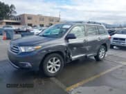 ✅ 2012 Toyota Highlander • VIN: 5TDZK3EH7CS070842 • Lot: 43733173. Wystawiony na IAAI z przebiegiem 149 776 mil. Bezpłatny archiwum sprzedaży aukcyjnych z USA i szczegółowy raport historii pojazdu na DreamBid. Zdjęcie 2.