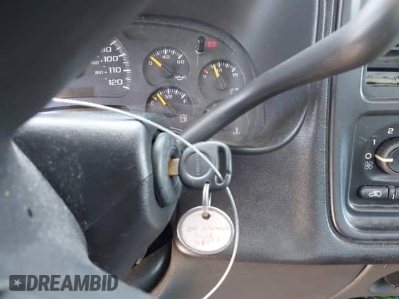 2004 Chevrolet Silverado 1500 z VIN 1GCEC14X74Z166396, wystawiony jako IAAI lot #42528299 z przebiegiem 193 277 mil mil oraz . Historia ofert i sprzedaży dostępna na DreamBid. Obrazek 11.