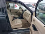 ✅ 2008 Ford Escape Limited • VIN: 1FMCU041X8KD75927 • Lot: 42489859. Listed on IAAI with 277,404 mi. Free auction sales archive from the USA and detailed vehicle history report at DreamBid. Image 5.