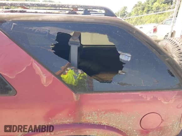 1997 Chevrolet Blazer LS z VIN 1GNCT18W7VK136406, wystawiony jako IAAI lot #42574267 z przebiegiem 185 908 mil mil oraz . Historia ofert i sprzedaży dostępna na DreamBid. Obrazek 6.