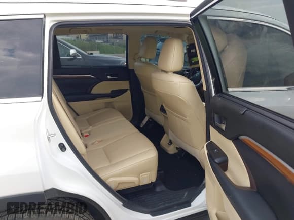 ✅ 2018 Toyota Highlander Limited • VIN: 5TDDZRFHXJS863282 • Lot: 42917706. Wystawiony na IAAI z przebiegiem 171 205 mil. Bezpłatny archiwum sprzedaży aukcyjnych z USA i szczegółowy raport historii pojazdu na DreamBid. Zdjęcie 8.