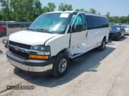 ✅ 2020 Chevrolet Express Passenger LT • VIN: 1GAZGPFG8L1215472 • Lot: 42463979. Wystawiony na IAAI z przebiegiem 78 397 mil. Bezpłatny archiwum sprzedaży aukcyjnych z USA i szczegółowy raport historii pojazdu na DreamBid. Zdjęcie 2.