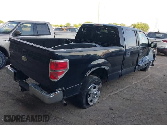 ✅ 2011 Ford F-150 XLT • VIN: 1FTFW1ET7BFB86749 • Lot: 39484423. Listed on IAAI with 324,127 mi. Free auction sales archive from the USA and detailed vehicle history report at DreamBid. Image 4.