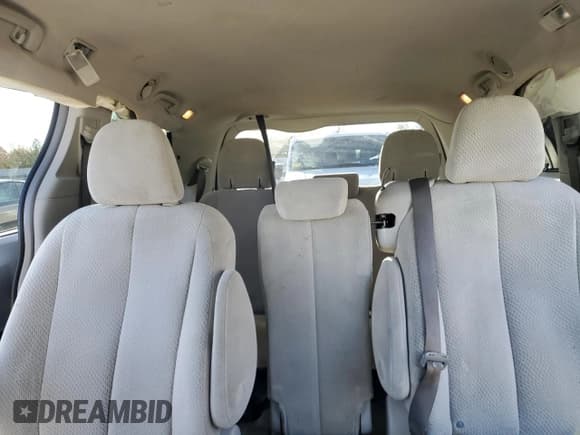 ✅ 2011 Toyota Sienna LE • VIN: 5TDKK3DC8BS012048 • Lot: 90010035. Wystawiony na Copart z przebiegiem Nie podano. Bezpłatny archiwum sprzedaży aukcyjnych z USA i szczegółowy raport historii pojazdu na DreamBid. Zdjęcie 10.