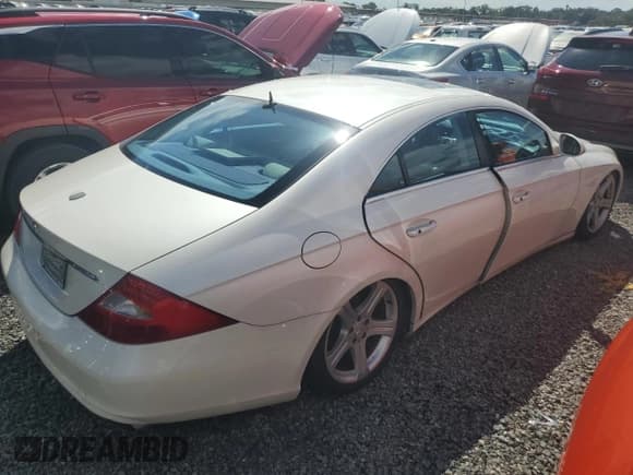 ✅ 2006 Mercedes-Benz CLS 500 • VIN: WDDDJ75X86A077348 • Лот: 74770304. Опубликован ранее на Copart с пробегом Не указан. Бесплатный доступ к архиву аукционных продаж из США и подробный отчёт об истории автомобиля на DreamBid. Изображение 3.