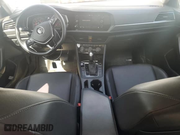 ✅ 2020 Volkswagen Jetta SEL • VIN: 3VWEB7BU3LM021397 • Лот: 57033645. Опубликован ранее на Copart с пробегом 141 288 миль. Бесплатный доступ к архиву аукционных продаж из США и подробный отчёт об истории автомобиля на DreamBid. Изображение 8.