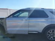 ✅ 2025 Ford Explorer Platinum • VIN: 1FMWK8HC0SGC64231 • Lot: 43603988. Wystawiony na IAAI z przebiegiem 3 391 mil. Bezpłatny archiwum sprzedaży aukcyjnych z USA i szczegółowy raport historii pojazdu na DreamBid. Zdjęcie 15.