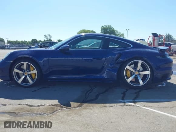 ✅ 2021 Porsche 911 Turbo S • VIN: WP0AD2A99MS258366 • Лот: 42112691. Опубликован ранее на IAAI с пробегом 11 140 миль. Бесплатный доступ к архиву аукционных продаж из США и подробный отчёт об истории автомобиля на DreamBid. Изображение 14.