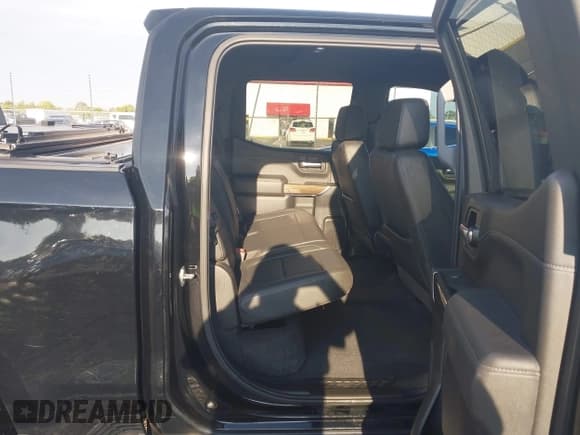 ✅ 2021 Chevrolet Silverado 1500 RST • VIN: 1GCUYEED1MZ130471 • Lot: 43109120. Wystawiony na IAAI z przebiegiem 80 336 mil. Bezpłatny archiwum sprzedaży aukcyjnych z USA i szczegółowy raport historii pojazdu na DreamBid. Zdjęcie 8.