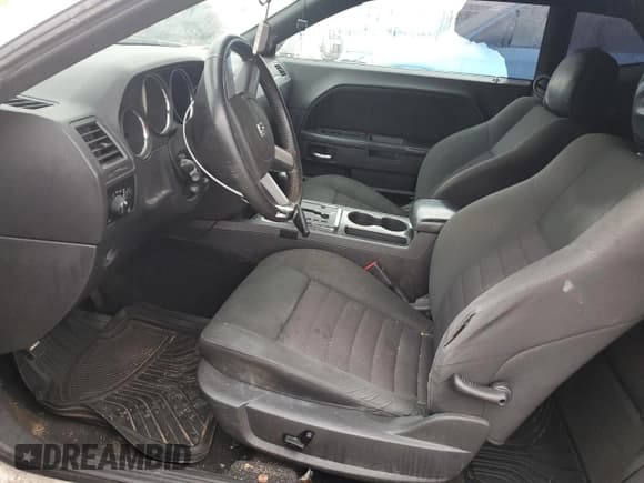 ✅ 2010 Dodge Challenger SE • VIN: 2B3CJ4DVXAH121351 • Lot: 80399244. Wystawiony na Copart z przebiegiem 213 054 mil. Bezpłatny archiwum sprzedaży aukcyjnych z USA i szczegółowy raport historii pojazdu na DreamBid. Zdjęcie 7.