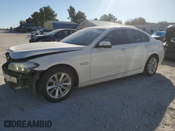 ✅ 2014 BMW 5 Series 528i xDrive • VIN: WBA5A7C59ED618031 • Lot: 92112715. Listed on Copart with 140,635 mi. Free auction sales archive from the USA and detailed vehicle history report at DreamBid. Image 1.