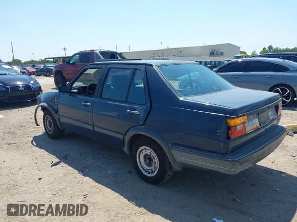 ✅ 1989 Volkswagen Jetta • VIN: WVWRB11GXKW378006 • Lot: 43152661. Wystawiony na IAAI z przebiegiem 66 430 mil. Bezpłatny archiwum sprzedaży aukcyjnych z USA i szczegółowy raport historii pojazdu na DreamBid. Zdjęcie 3.