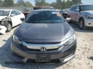 ✅ 2018 Honda Civic LX • VIN: 2HGFC4B53JH306304 • Lot: 71945505. Wystawiony na Copart z przebiegiem 74 147 mil. Bezpłatny archiwum sprzedaży aukcyjnych z USA i szczegółowy raport historii pojazdu na DreamBid. Zdjęcie 5.