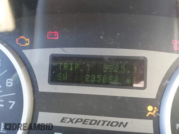 ✅ 2005 Ford Expedition Limited • VIN: 1FMFU19565LA63012 • Lot: 41370679. Listed on IAAI with 235,080 mi. Free auction sales archive from the USA and detailed vehicle history report at DreamBid. Image 7.