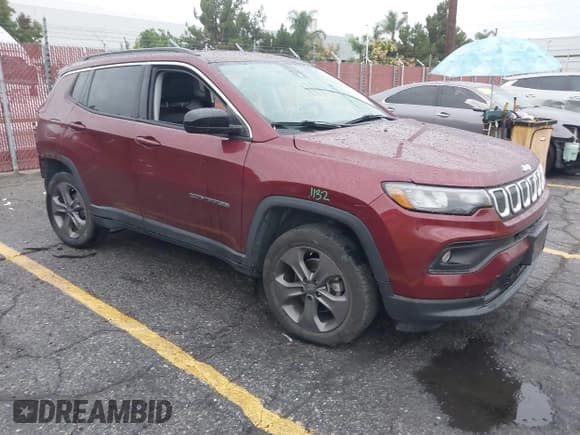 ✅ 2022 Jeep Compass Latitude Lux • VIN: 3C4NJDFB8NT130153 • Lot: 43719362. Wystawiony na IAAI z przebiegiem 81 726 mil. Bezpłatny archiwum sprzedaży aukcyjnych z USA i szczegółowy raport historii pojazdu na DreamBid. Zdjęcie 1.