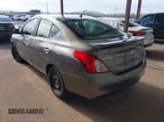 ✅ 2013 Nissan Versa S Plus • VIN: 3N1CN7AP5DL888422 • Lot: 42657923. Wystawiony na IAAI z przebiegiem 167 549 mil. Bezpłatny archiwum sprzedaży aukcyjnych z USA i szczegółowy raport historii pojazdu na DreamBid. Zdjęcie 3.