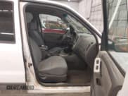 ✅ 2006 Ford Escape Hybrid • VIN: 1FMYU95H76KD48879 • Lot: 42828381. Wystawiony na IAAI z przebiegiem 121 685 mil. Bezpłatny archiwum sprzedaży aukcyjnych z USA i szczegółowy raport historii pojazdu na DreamBid. Zdjęcie 5.