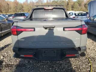 2024 Hyundai Santa Cruz SEL z VIN 5NTJCDAE9RH084558, wystawiony jako Copart lot #75984264 z przebiegiem 17 128 mil mil oraz Szkoda całkowita • Salvage title. Historia ofert i sprzedaży dostępna na DreamBid. Obrazek 6.