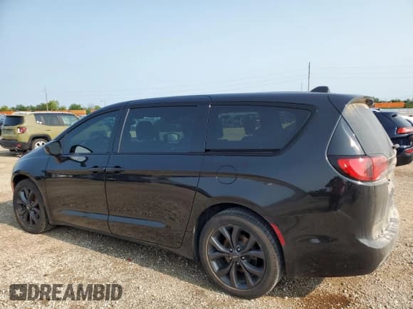 ✅ 2019 Chrysler Pacifica Touring Plus • VIN: 2C4RC1FG7KR532041 • Lot: 66717125. Wystawiony na Copart z przebiegiem Nie podano. Bezpłatny archiwum sprzedaży aukcyjnych z USA i szczegółowy raport historii pojazdu na DreamBid. Zdjęcie 2.