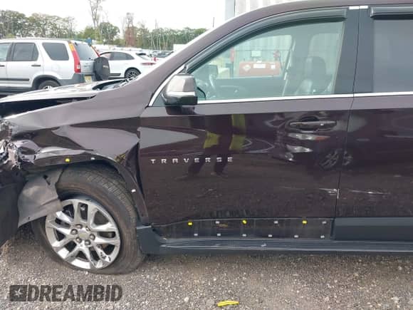 2020 Chevrolet Traverse LT with VIN 1GNEVHKWXLJ319645, listed as a IAAI auction lot 43330855 with 131,084 mi miles and . Bid and sale history available at DreamBid. Image 17.