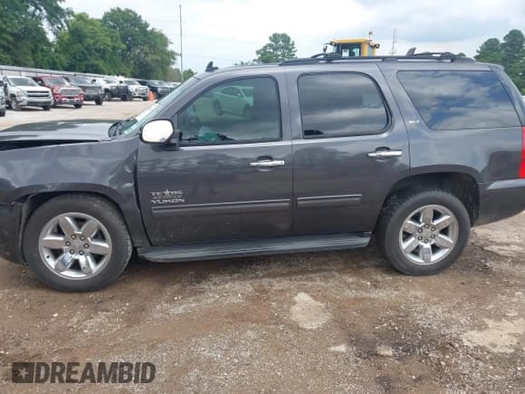 ✅ 2010 GMC Yukon SLT • VIN: 1GKUCCE04AR165926 • Lot: 42420308. Listed on IAAI with 216,232 mi. Free auction sales archive from the USA and detailed vehicle history report at DreamBid. Image 14.