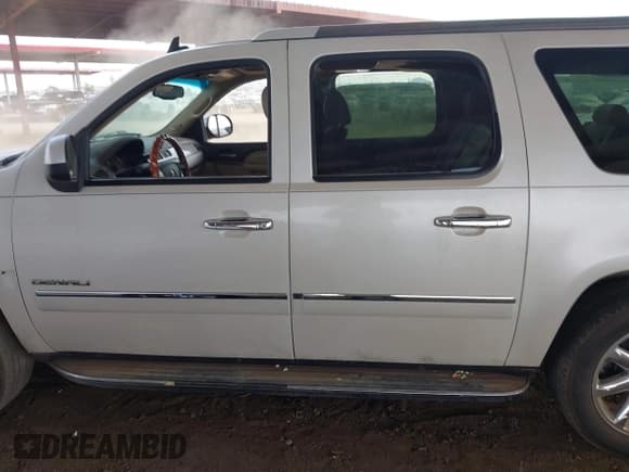 ✅ 2011 GMC Yukon XL Denali • VIN: 1GKS1MEF3BR259370 • Лот: 42661414. Опубликован ранее на IAAI с пробегом 199 221 миль. Бесплатный доступ к архиву аукционных продаж из США и подробный отчёт об истории автомобиля на DreamBid. Изображение 14.