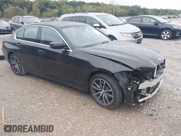 2020 BMW 3 Series 330i xDrive z VIN 3MW5R7J03L8B19154, wystawiony jako IAAI lot #43118571 z przebiegiem 32 086 mil mil oraz . Historia ofert i sprzedaży dostępna na DreamBid. Obrazek 1.