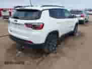 2021 Jeep Compass 80th Anniversary z VIN 3C4NJCEB6MT571564, wystawiony jako IAAI lot #42591643 z przebiegiem 56 999 mil mil oraz . Historia ofert i sprzedaży dostępna na DreamBid. Obrazek 4.