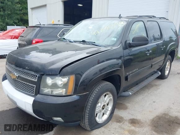 ✅ 2011 Chevrolet Suburban LT • VIN: 1GNSKJE31BR233032 • Lot: 42758398. Listed on IAAI with 167,514 mi. Free auction sales archive from the USA and detailed vehicle history report at DreamBid. Image 17.