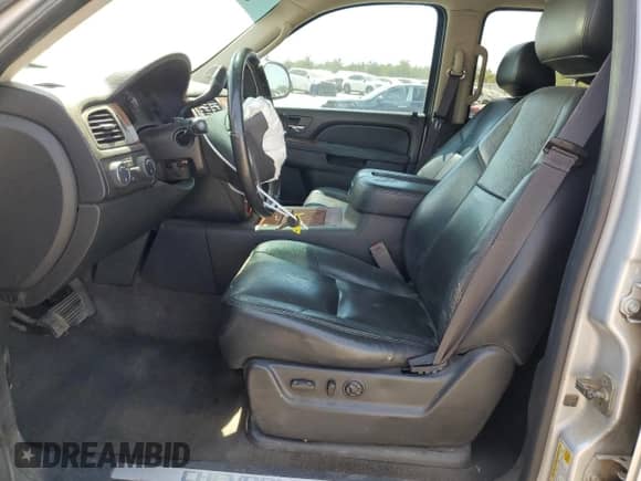 2013 Chevrolet Tahoe LTZ z VIN 1GNSKCE02DR373305, wystawiony jako Copart lot #80902065 z przebiegiem 268 880 mil mil oraz Szkoda całkowita • Salvage title. Historia ofert i sprzedaży dostępna na DreamBid. Obrazek 7.