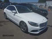 ✅ 2016 Mercedes-Benz C 300 • VIN: WDDWF4JB7GR111740 • Lot: 42811403. Wystawiony na IAAI z przebiegiem 81 978 mil. Bezpłatny archiwum sprzedaży aukcyjnych z USA i szczegółowy raport historii pojazdu na DreamBid. Zdjęcie 1.