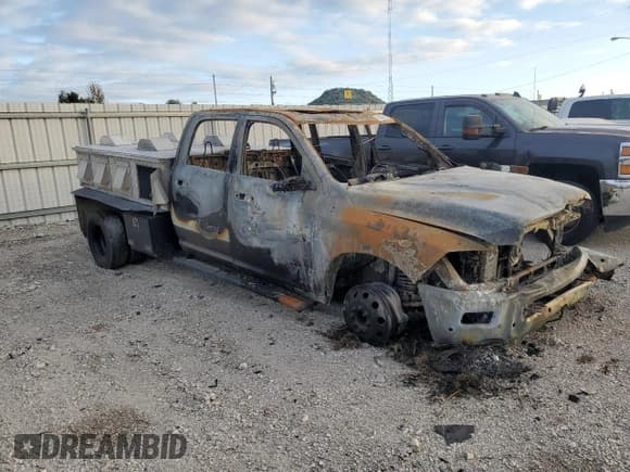 ✅ 2018 Ram 3500 Laramie • VIN: 3C63RRJL5JG408692 • Lot: 86455405. Wystawiony na Copart z przebiegiem Nie podano. Bezpłatny archiwum sprzedaży aukcyjnych z USA i szczegółowy raport historii pojazdu na DreamBid. Zdjęcie 4.