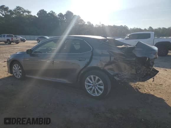 2019 Toyota Camry LE z VIN 4T1B11HK5KU794289, wystawiony jako Copart lot #69141015 z przebiegiem 43 768 mil mil oraz Szkoda całkowita • Salvage title. Historia ofert i sprzedaży dostępna na DreamBid. Obrazek 2.