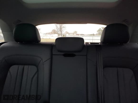 ✅ 2020 Audi Q5 Premium • VIN: WA1ANAFY1L2078444 • Lot: 92466185. Wystawiony na Copart z przebiegiem 65 077 mil. Bezpłatny archiwum sprzedaży aukcyjnych z USA i szczegółowy raport historii pojazdu na DreamBid. Zdjęcie 10.